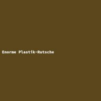 Enorme Plastik-Rutsche
